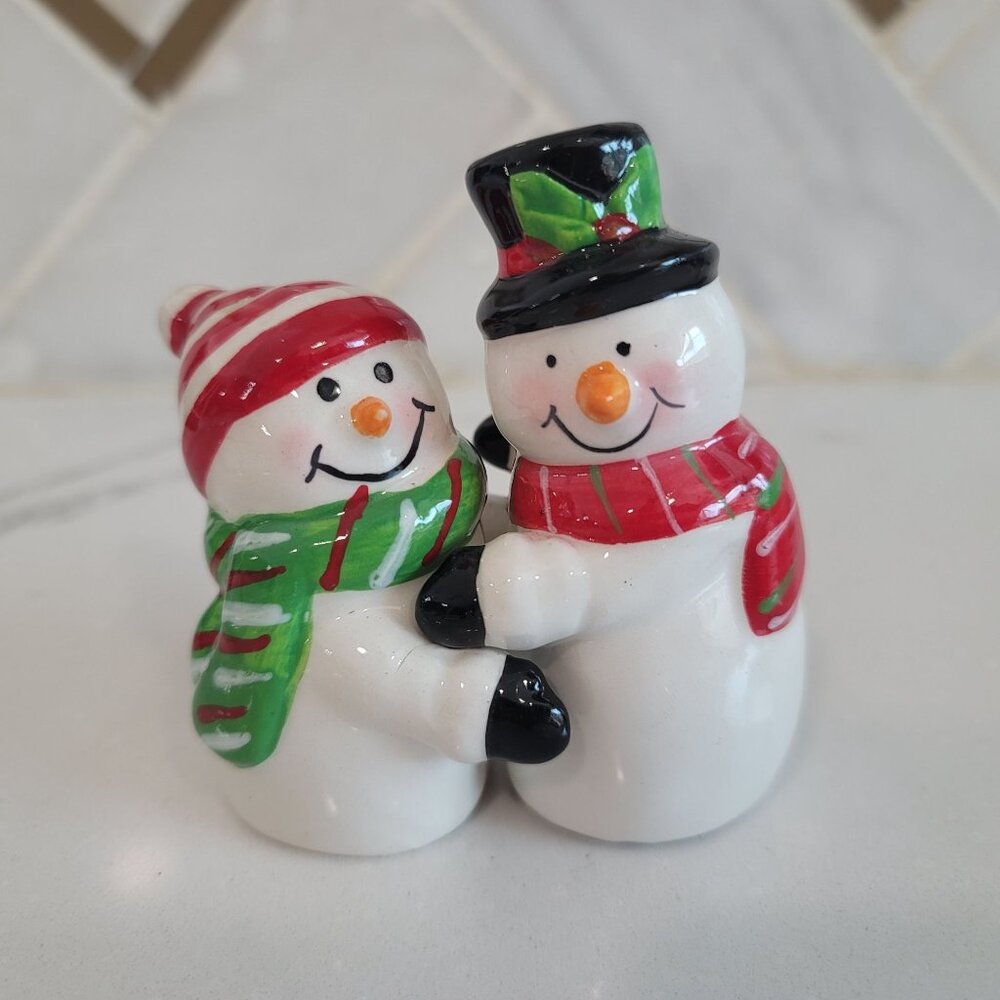 Christmas holiday hugging snowman salt and pepper shaker set